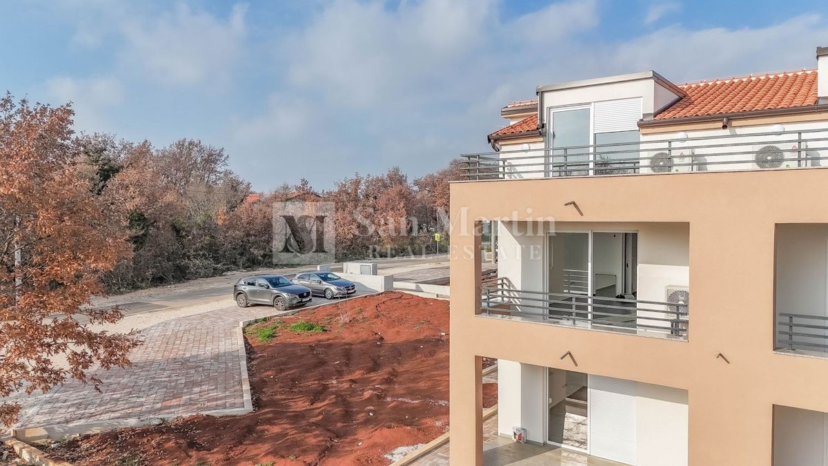 Poreč-okolica, trisobno stanovanje v novogradnji