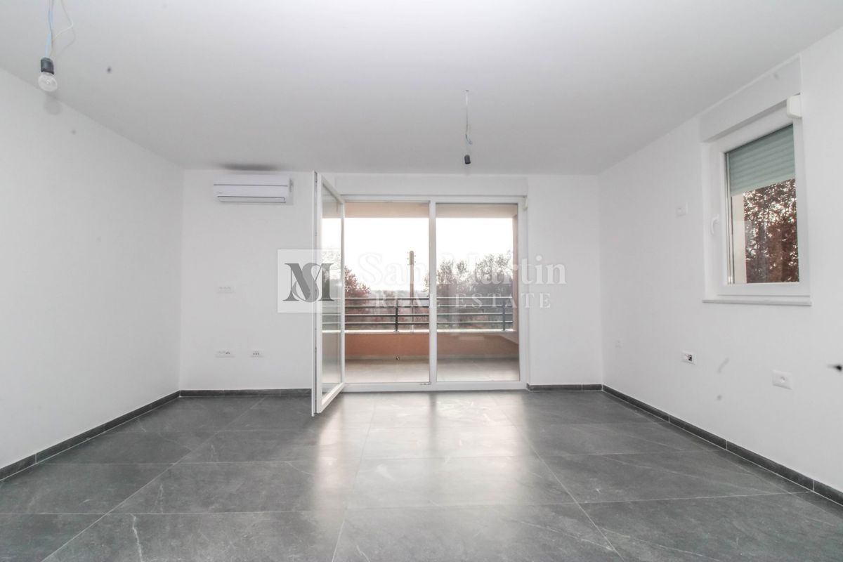 Poreč-okolica, trisobno stanovanje v novogradnji