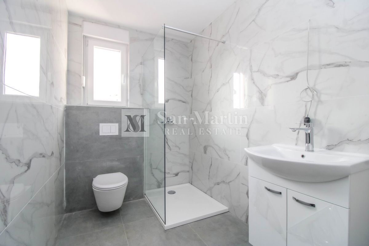 Poreč-okolica, trisobno stanovanje v novogradnji