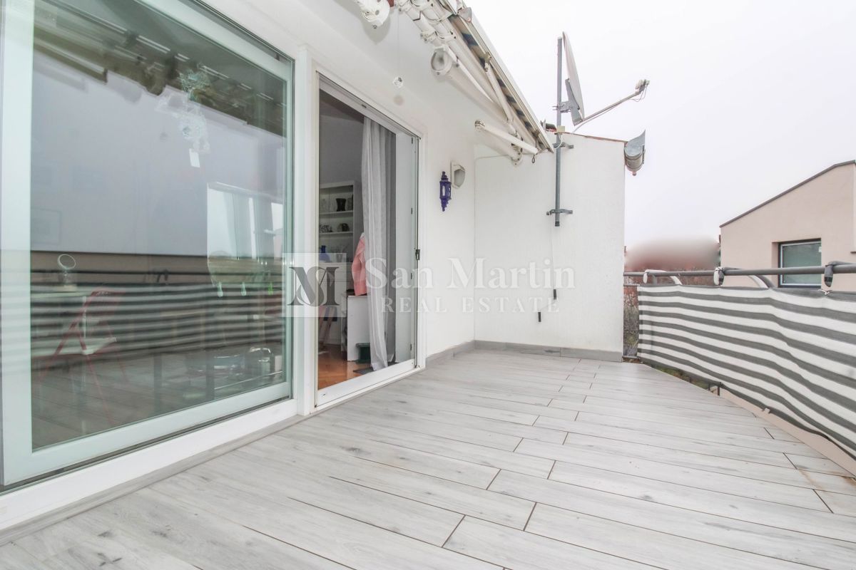 Poreč – Stanovanje z dvema terasama v bližini morja – POGLED NA MORJE!