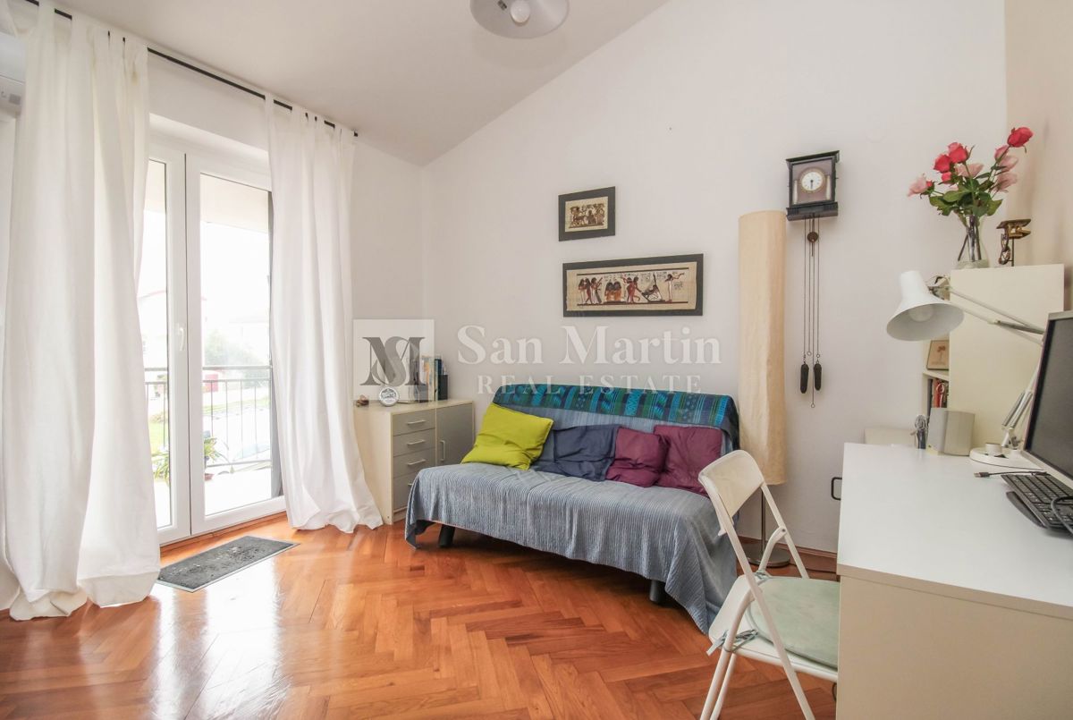 Poreč – Stanovanje z dvema terasama v bližini morja – POGLED NA MORJE!