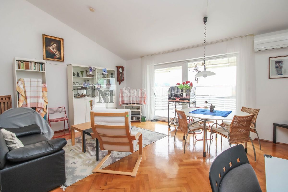 Poreč – Stanovanje z dvema terasama v bližini morja – POGLED NA MORJE!