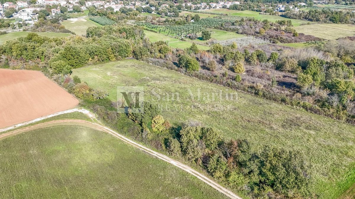 Poreč – Kmetijsko zemljišče 14.800 m²!!!