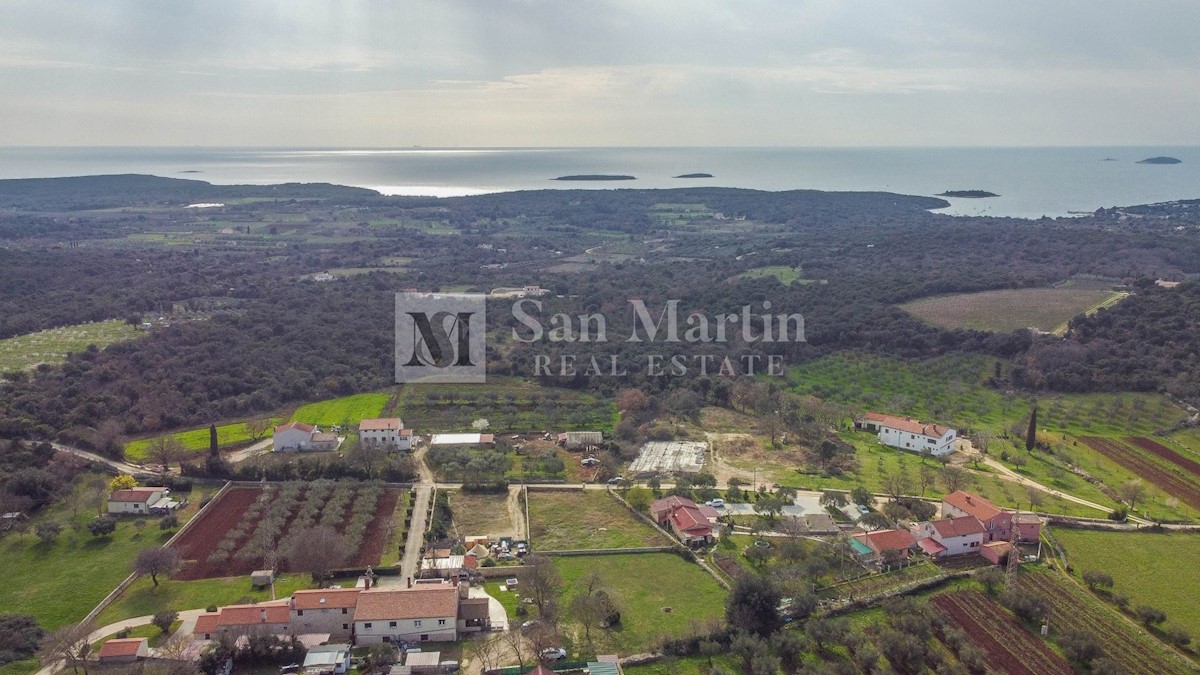 Rovinj, zemljišče v mirnem naselju v bližini plaž