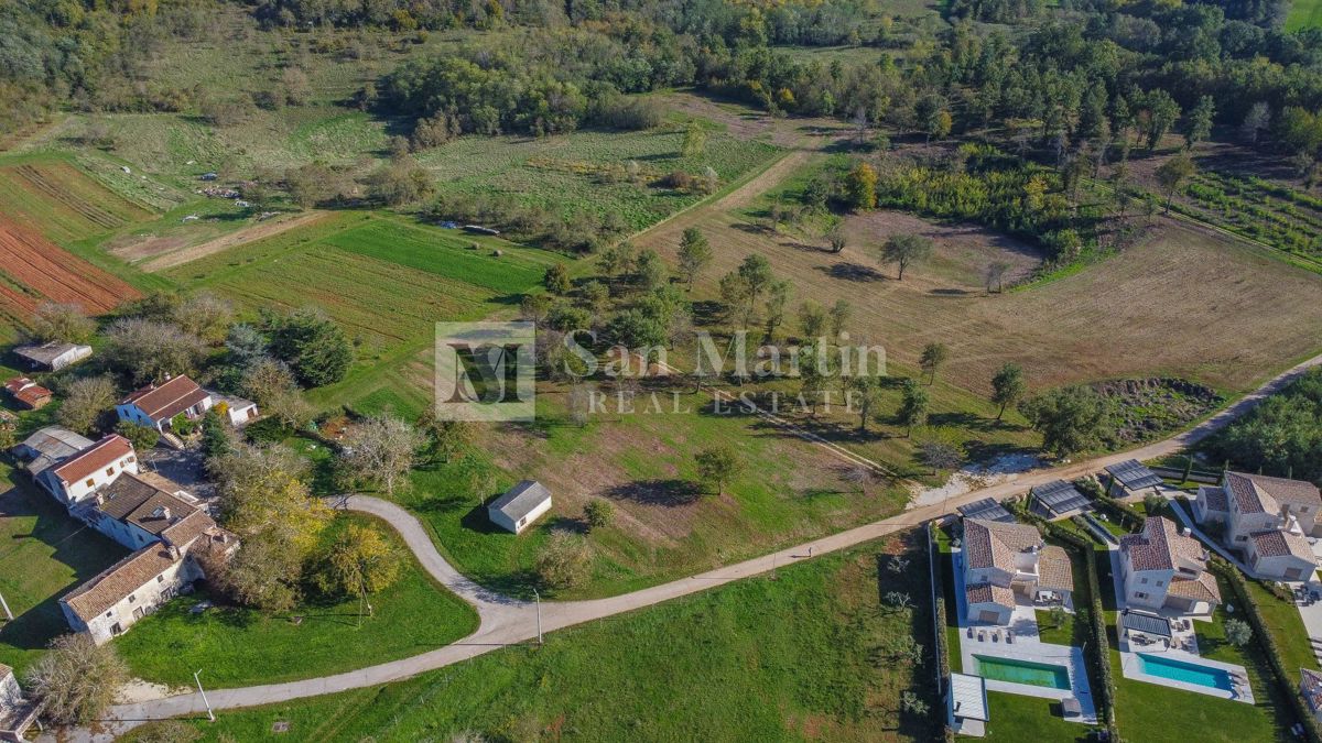 Višnjan, okolica - gradbena parcela na lepi lokaciji