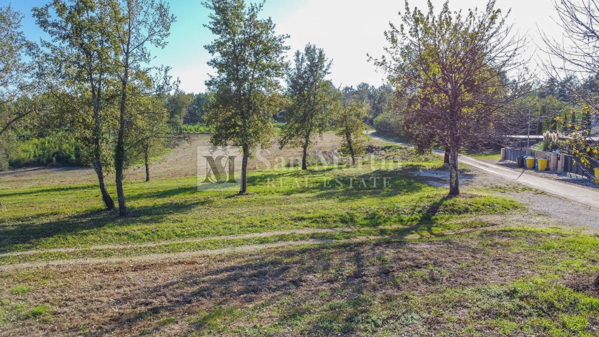 Višnjan, okolica - gradbena parcela na lepi lokaciji