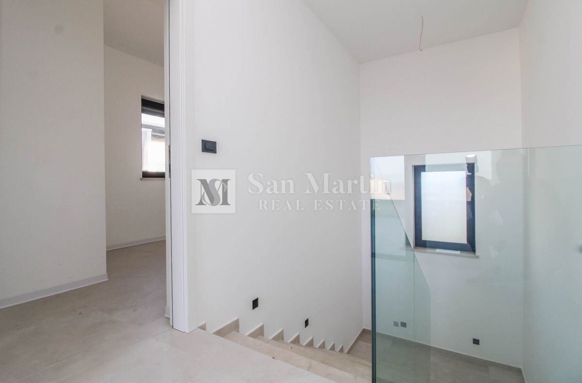 Poreč – Hiša na iskani lokaciji s pogledom na morje