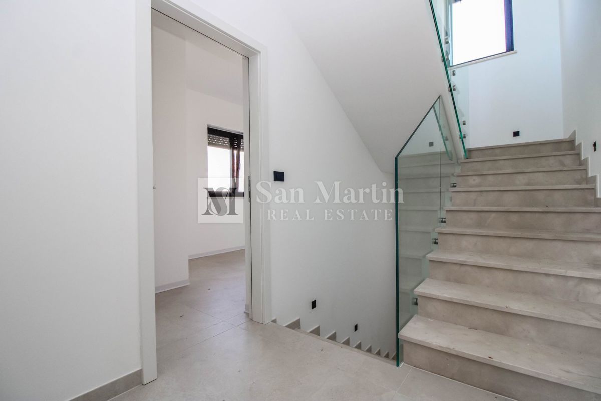 Poreč – Hiša na iskani lokaciji s pogledom na morje