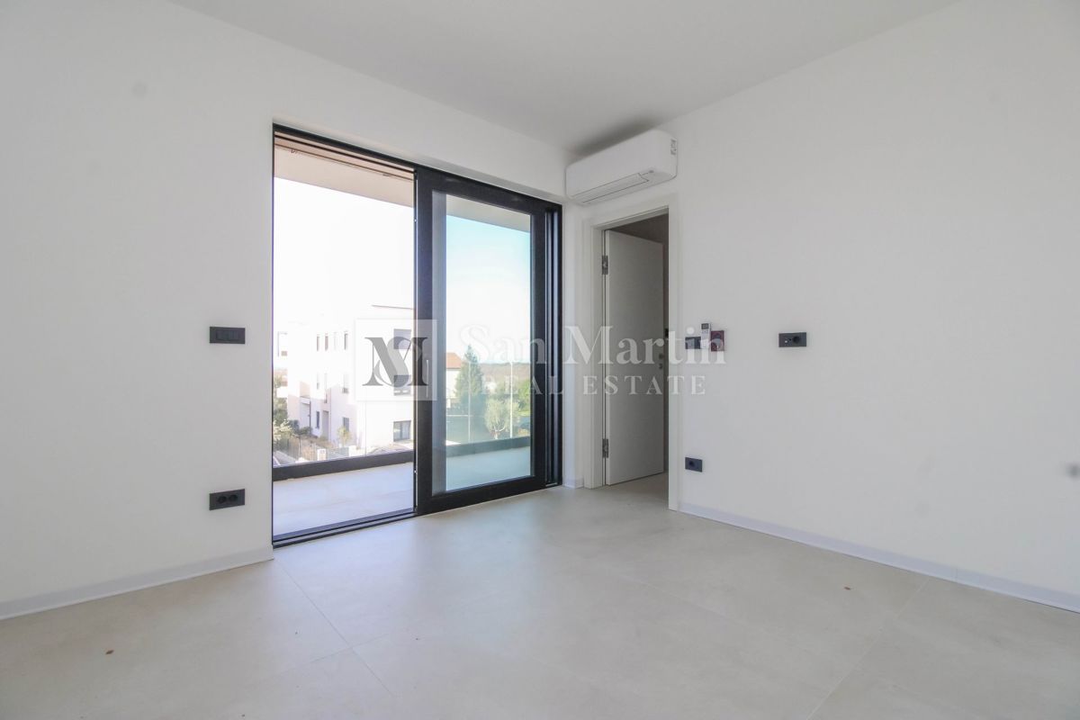 Poreč – Hiša na iskani lokaciji s pogledom na morje