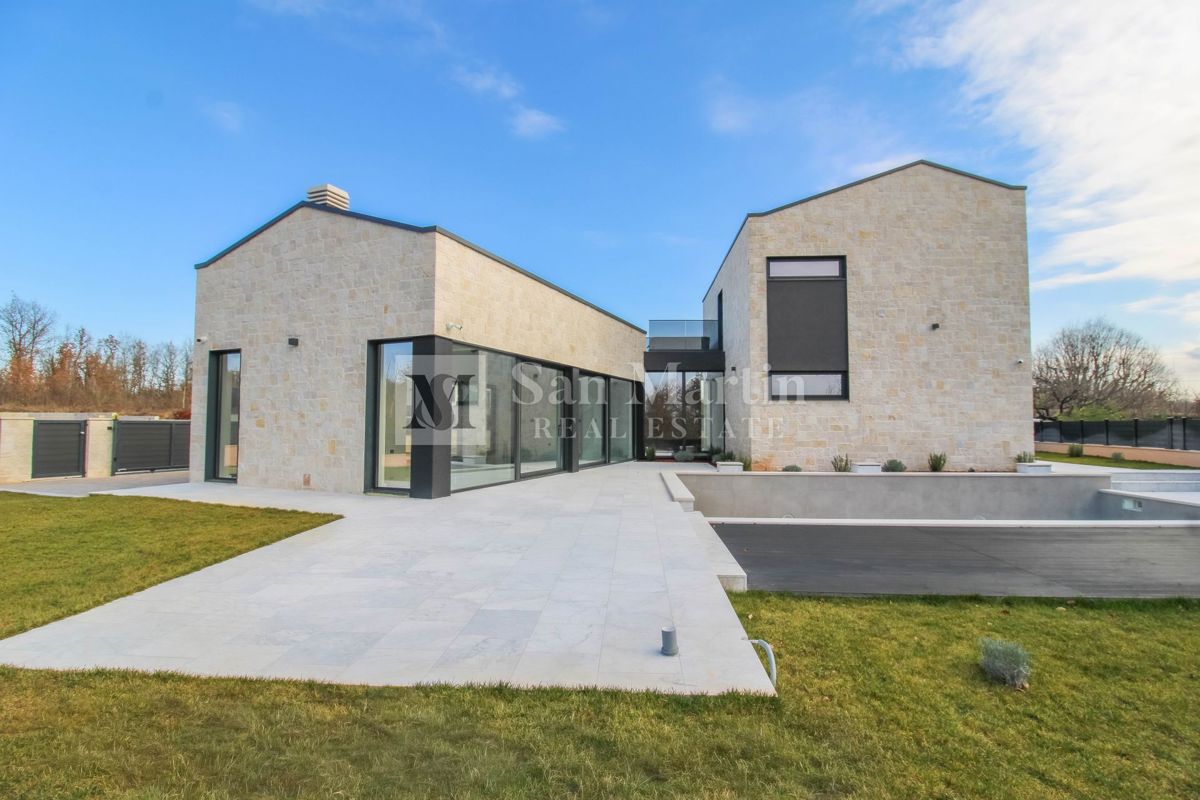 Poreč, čudovita vila z bazenom v mirnem naselju