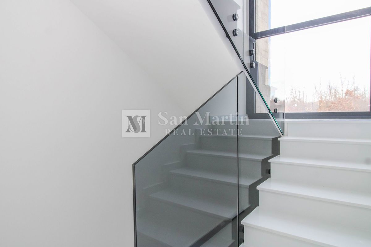 Poreč, čudovita vila z bazenom v mirnem naselju