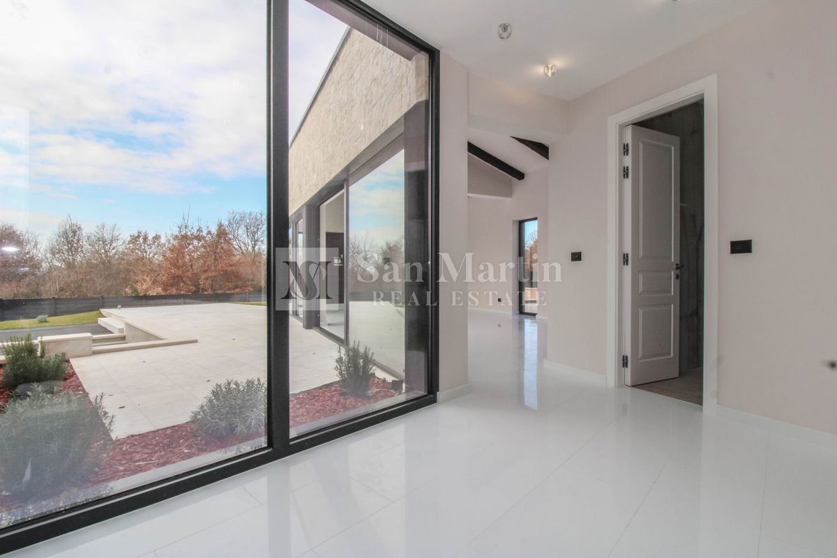 Poreč, čudovita vila z bazenom v mirnem naselju