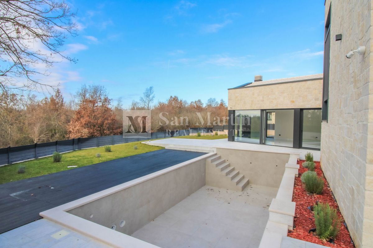 Poreč, čudovita vila z bazenom v mirnem naselju