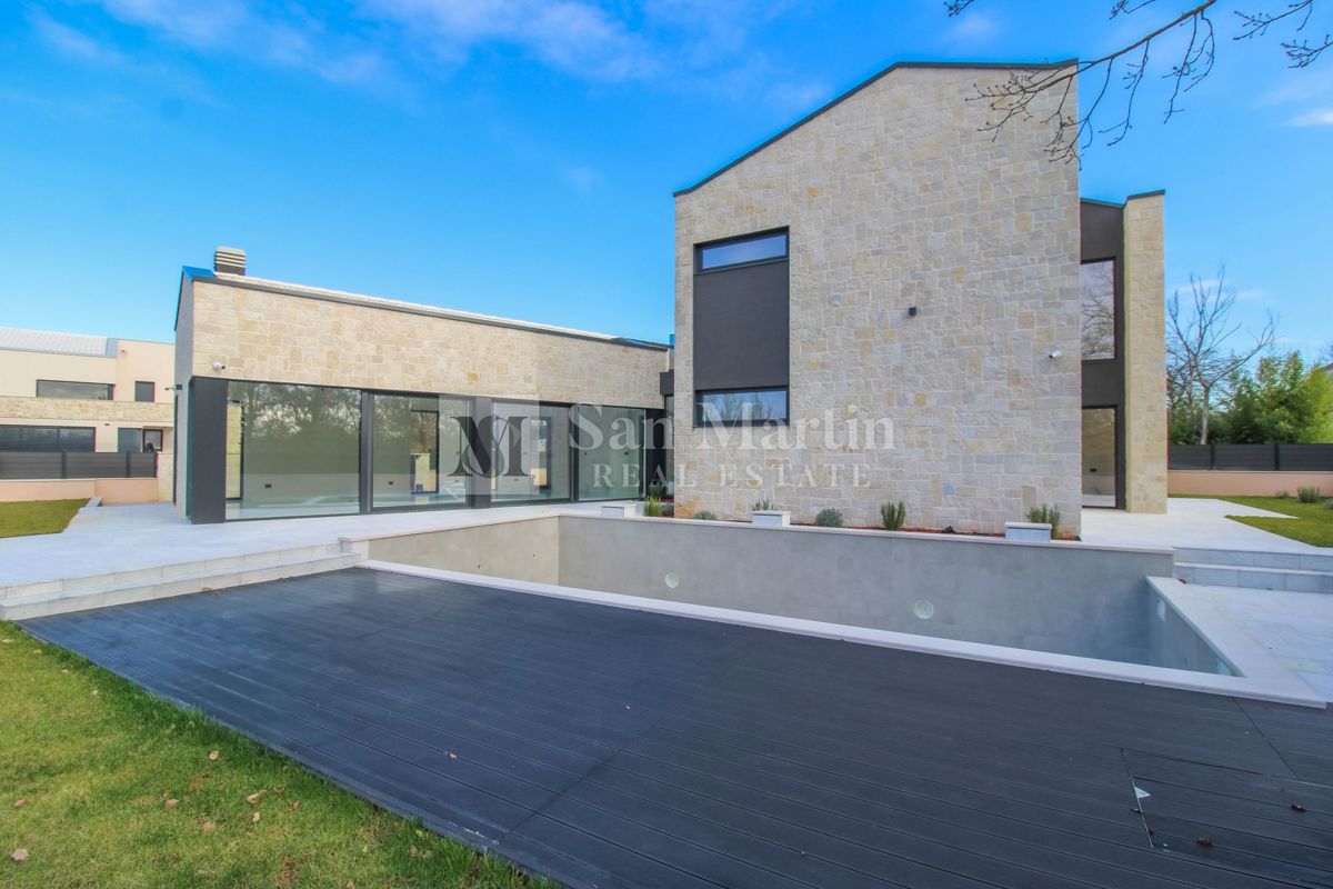 Poreč, čudovita vila z bazenom v mirnem naselju