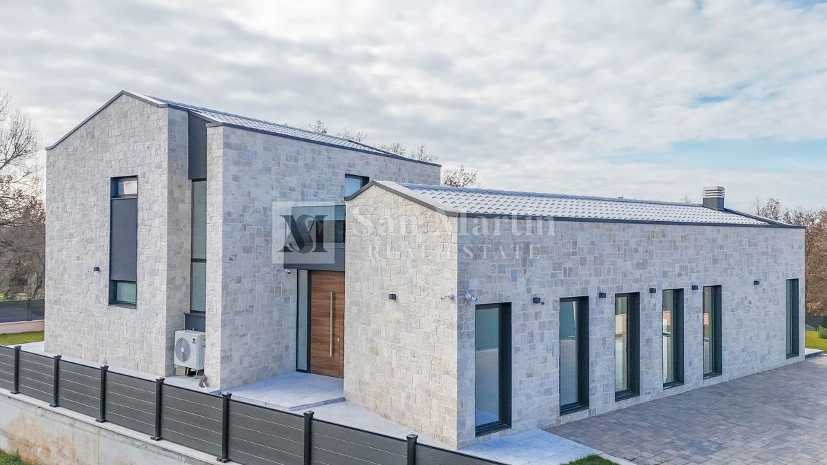 Poreč, čudovita vila z bazenom v mirnem naselju