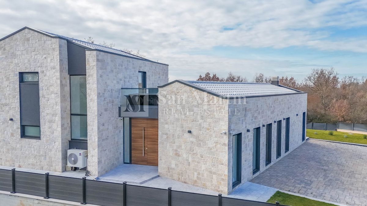 Poreč, čudovita vila z bazenom v mirnem naselju