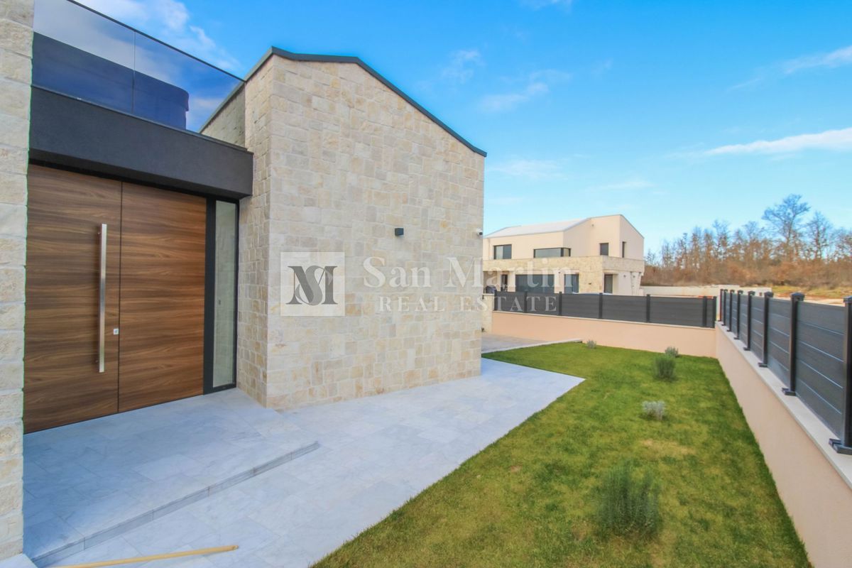 Poreč, čudovita vila z bazenom v mirnem naselju