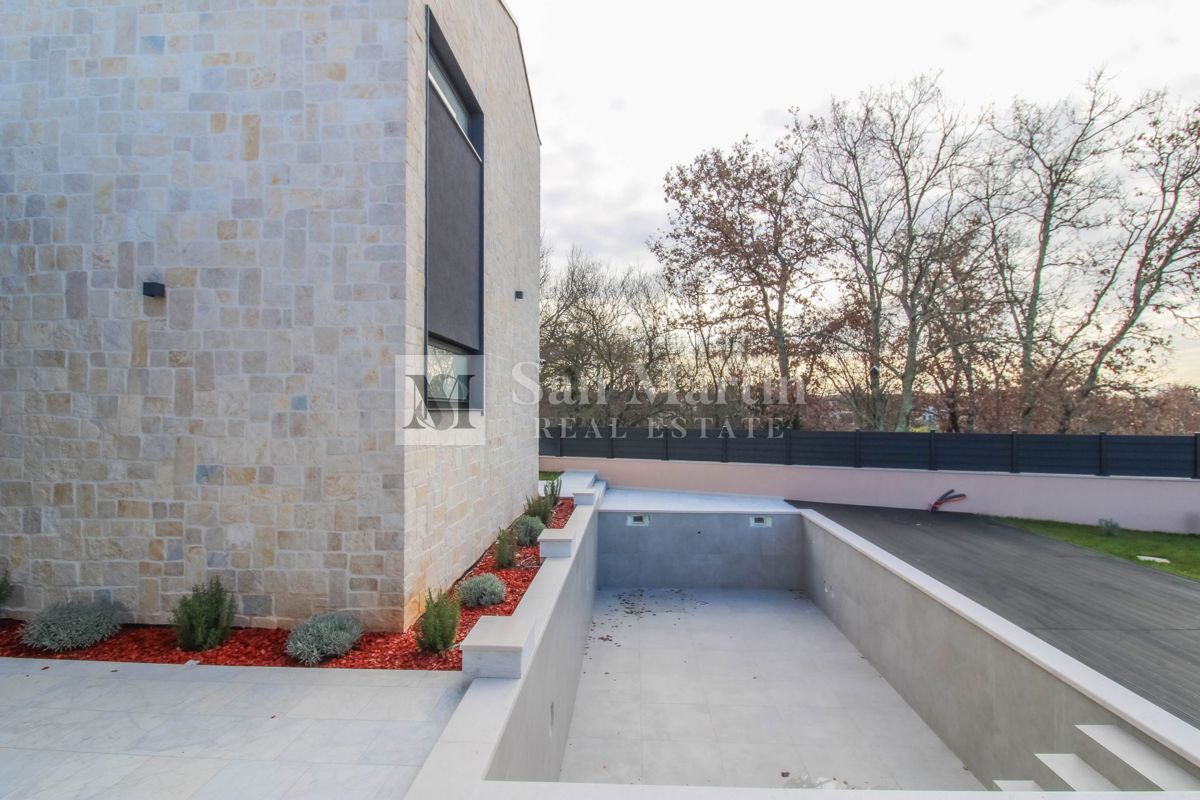 Poreč, čudovita vila z bazenom v mirnem naselju