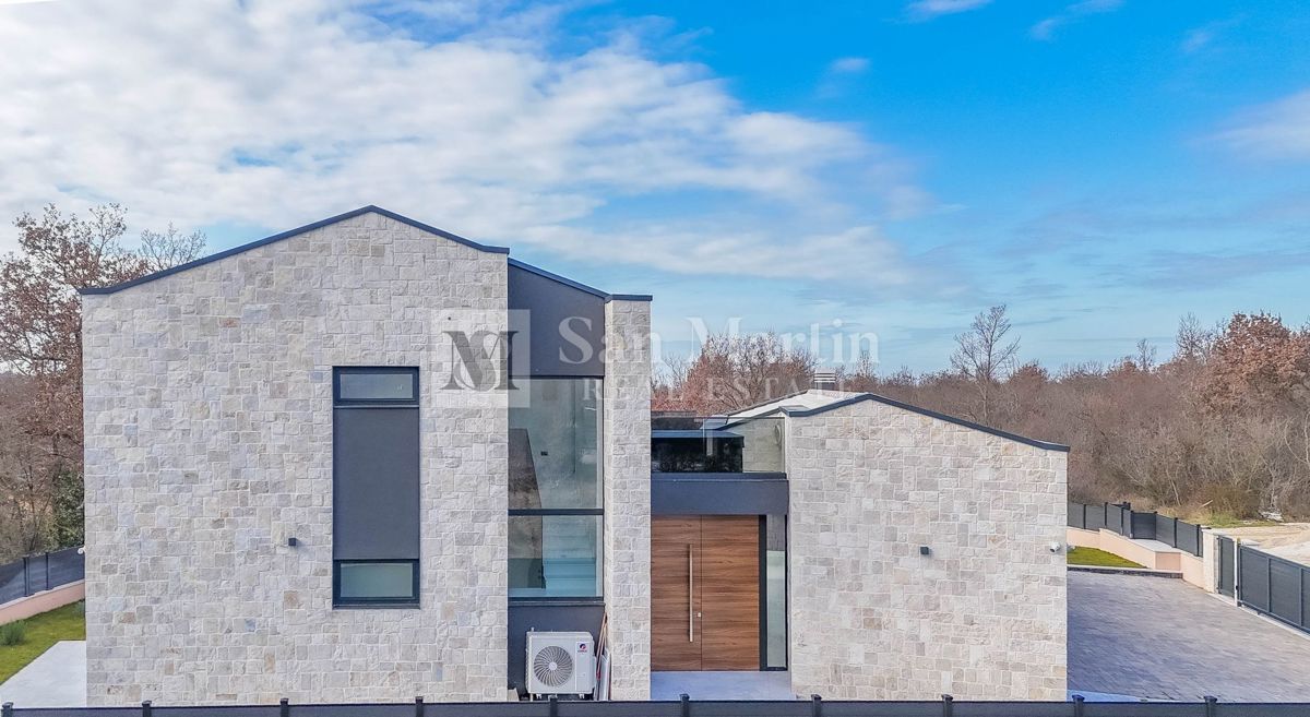 Poreč, čudovita vila z bazenom v mirnem naselju