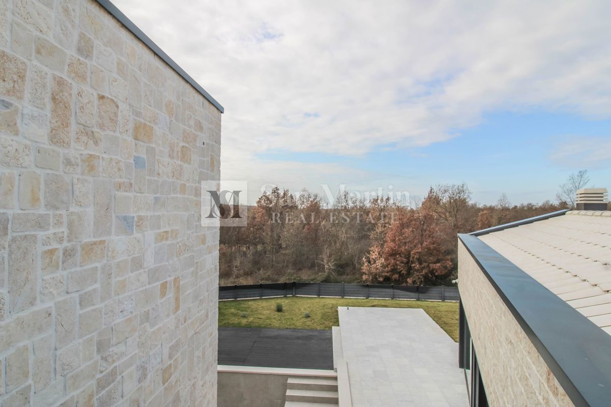 Poreč, čudovita vila z bazenom v mirnem naselju