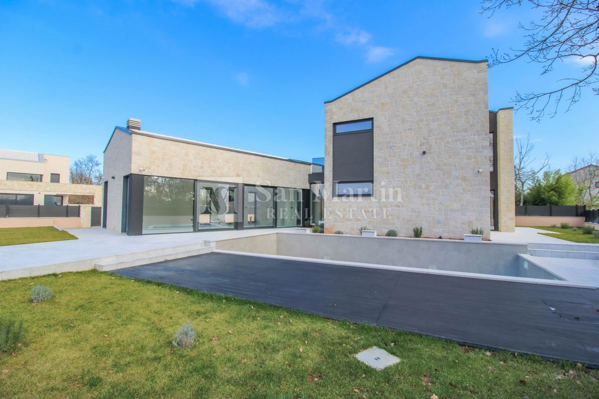 Poreč, čudovita vila z bazenom v mirnem naselju