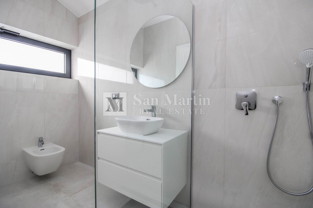 Poreč, čudovita vila z bazenom v mirnem naselju