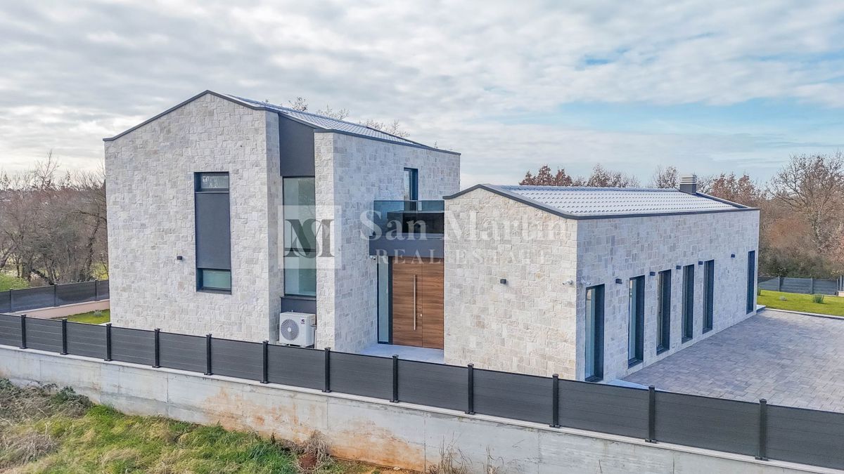 Poreč, čudovita vila z bazenom v mirnem naselju