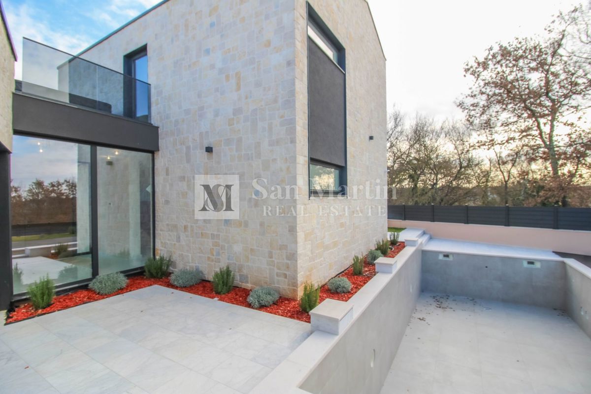 Poreč, čudovita vila z bazenom v mirnem naselju