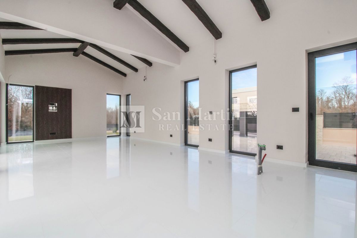 Poreč, čudovita vila z bazenom v mirnem naselju