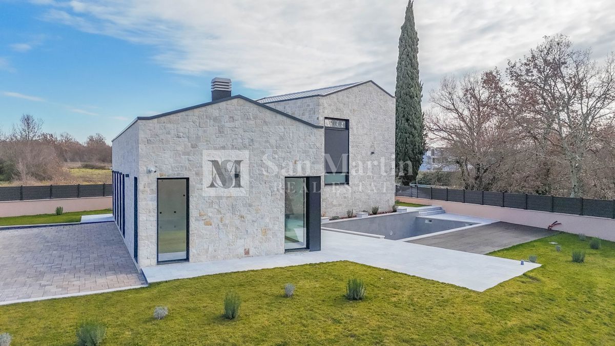 Poreč, čudovita vila z bazenom v mirnem naselju