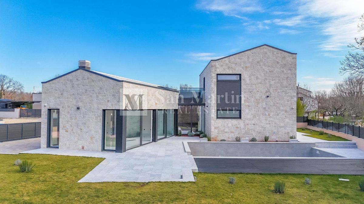 Poreč, čudovita vila z bazenom v mirnem naselju