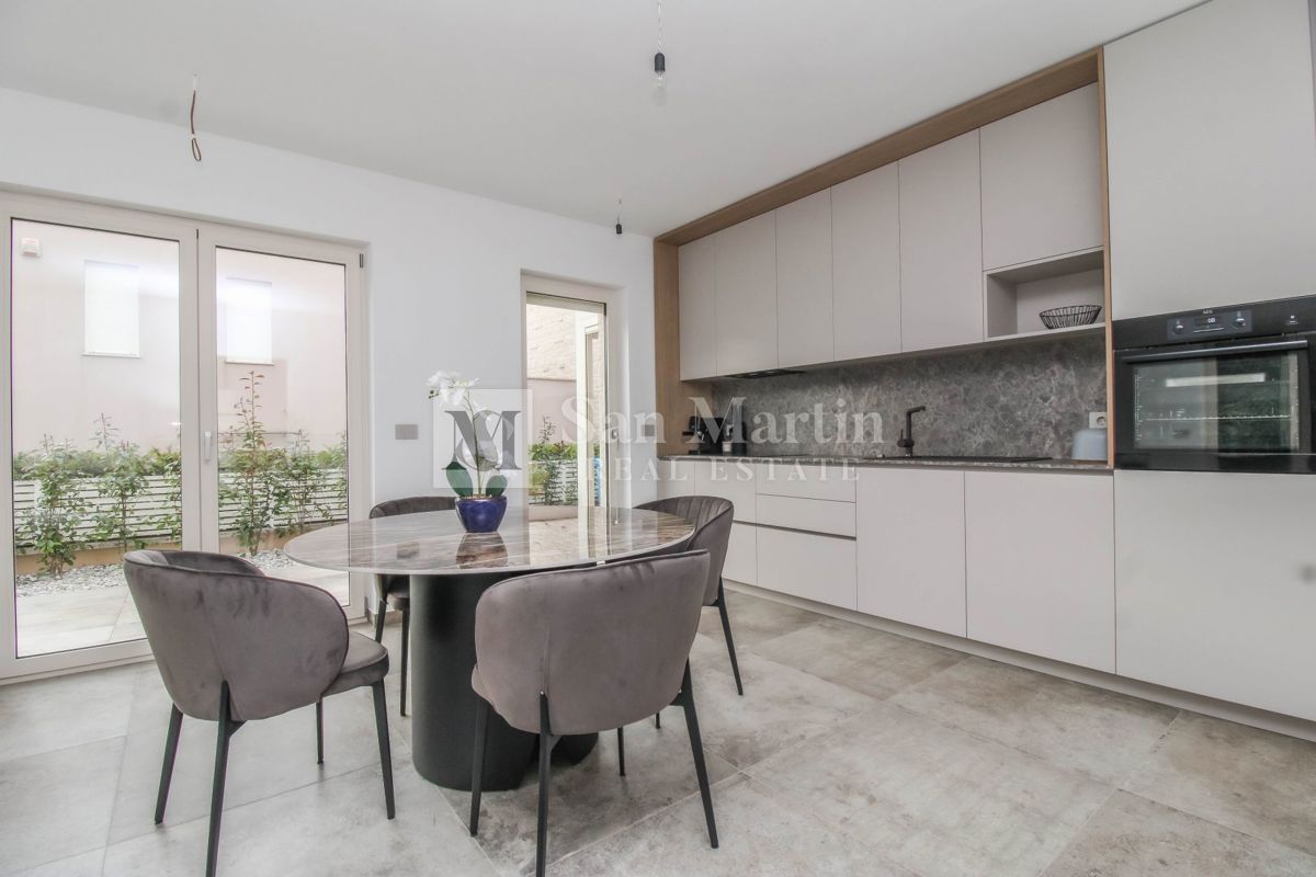 Poreč, okolica – Nova hiša, 450 m od morja!!!