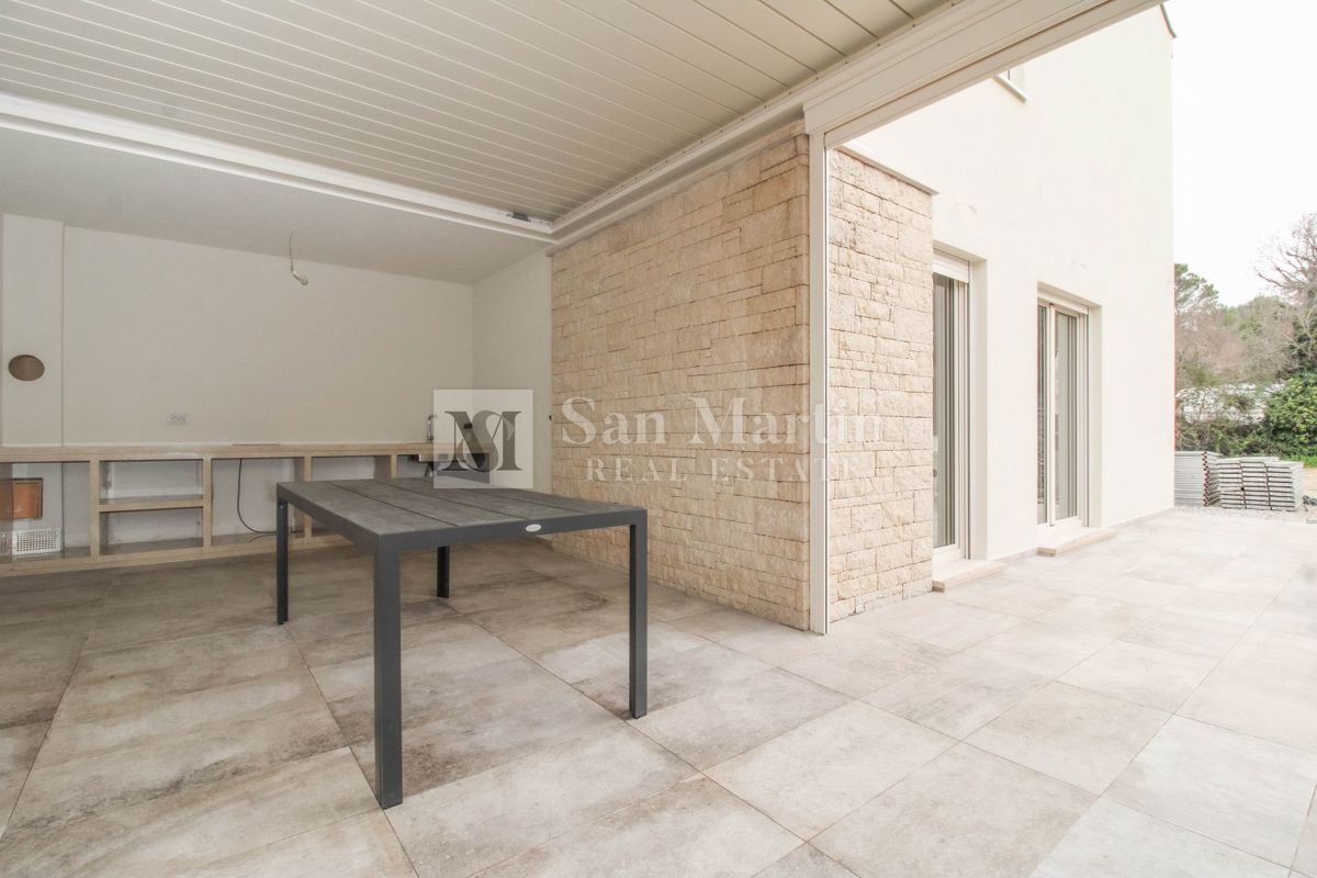 Poreč, okolica – Nova hiša, 450 m od morja!!!