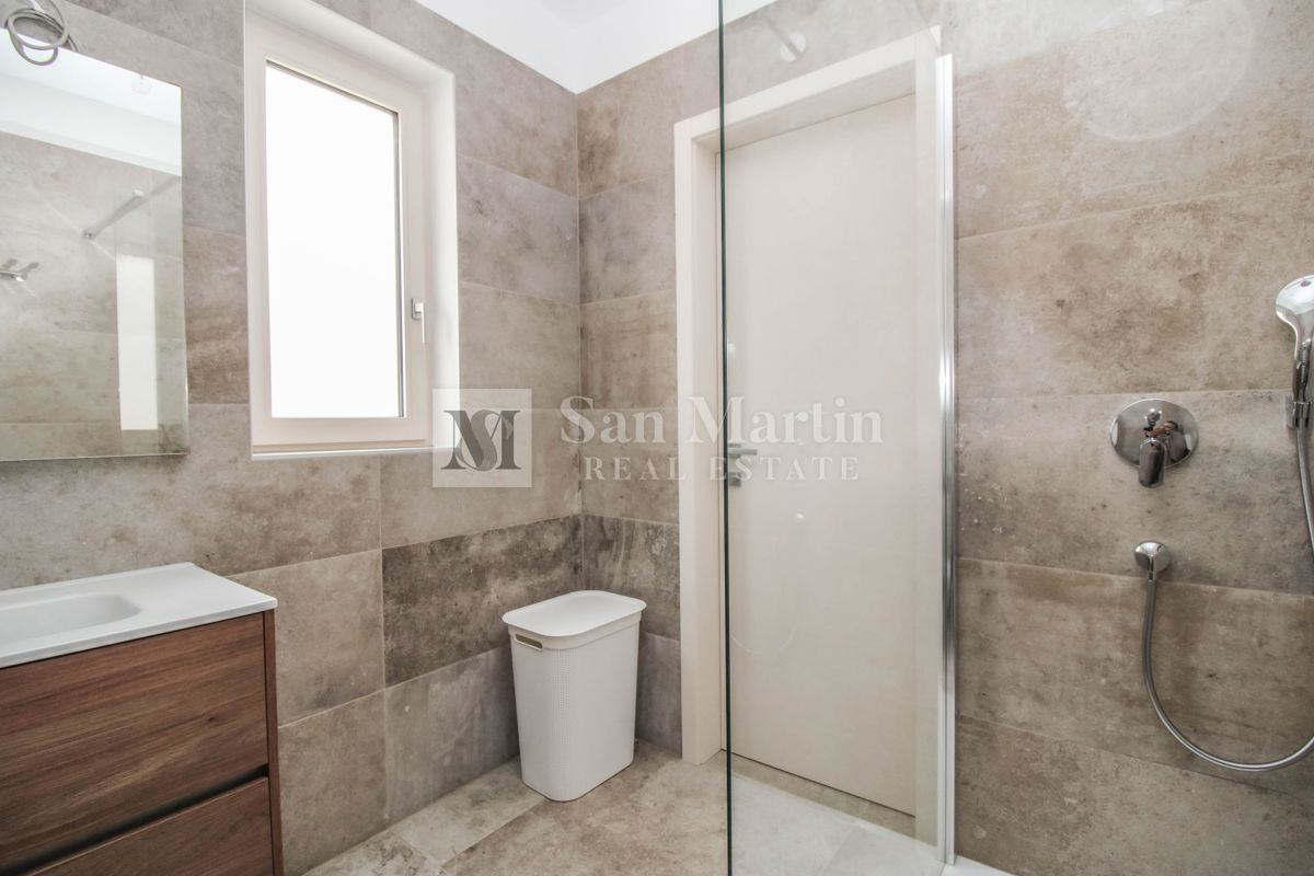 Poreč, okolica – Nova hiša, 450 m od morja!!!