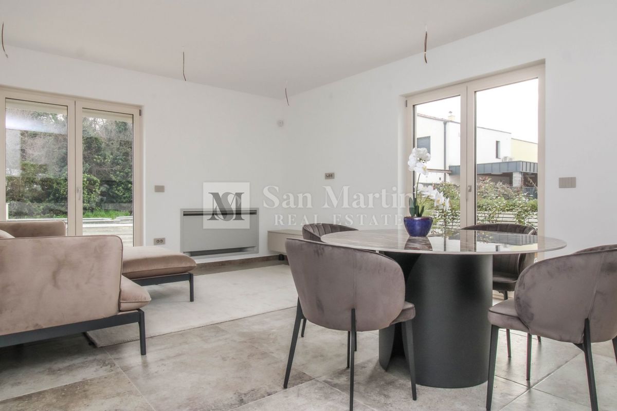 Poreč, okolica – Nova hiša, 450 m od morja!!!