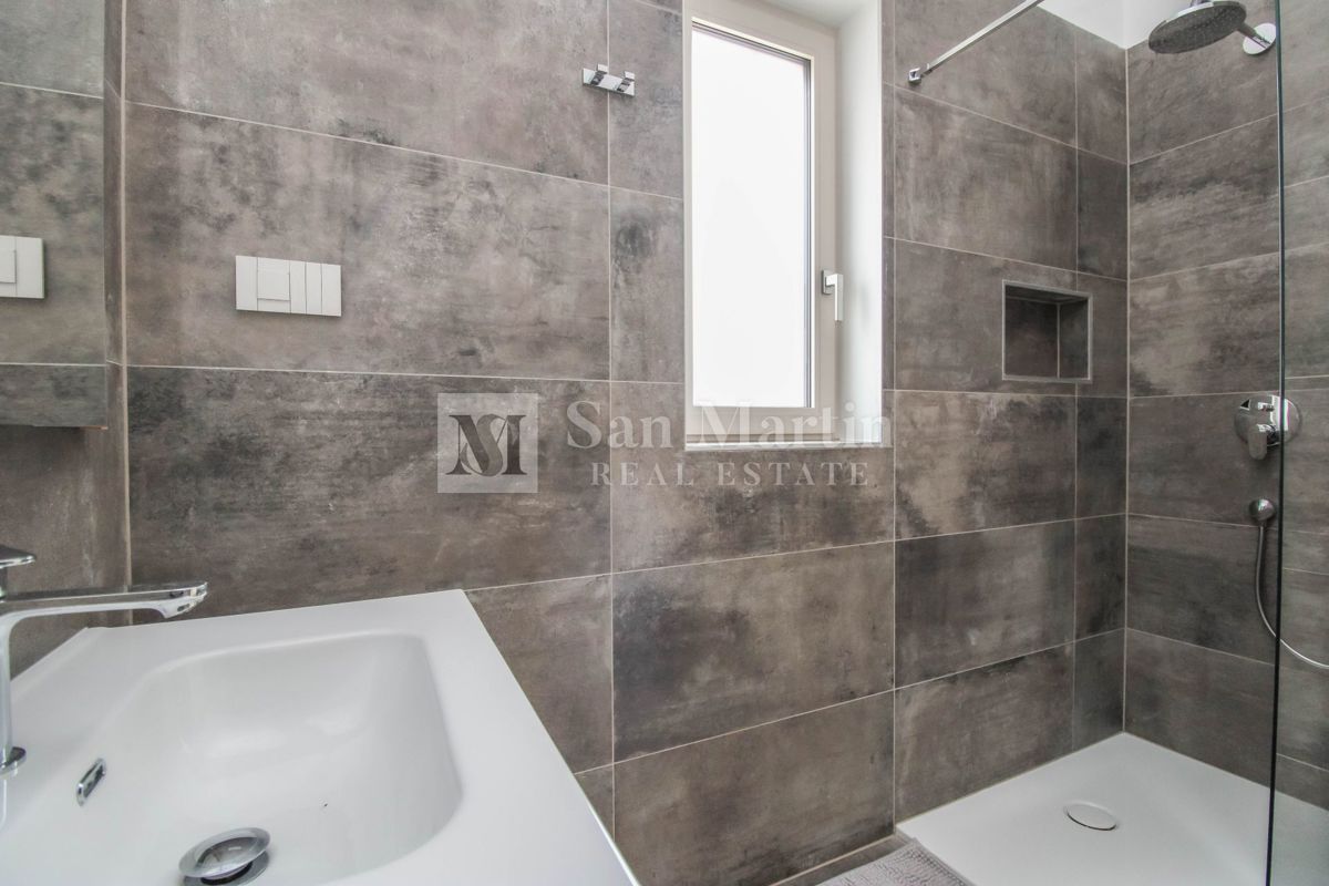 Poreč, okolica – Nova hiša, 450 m od morja!!!