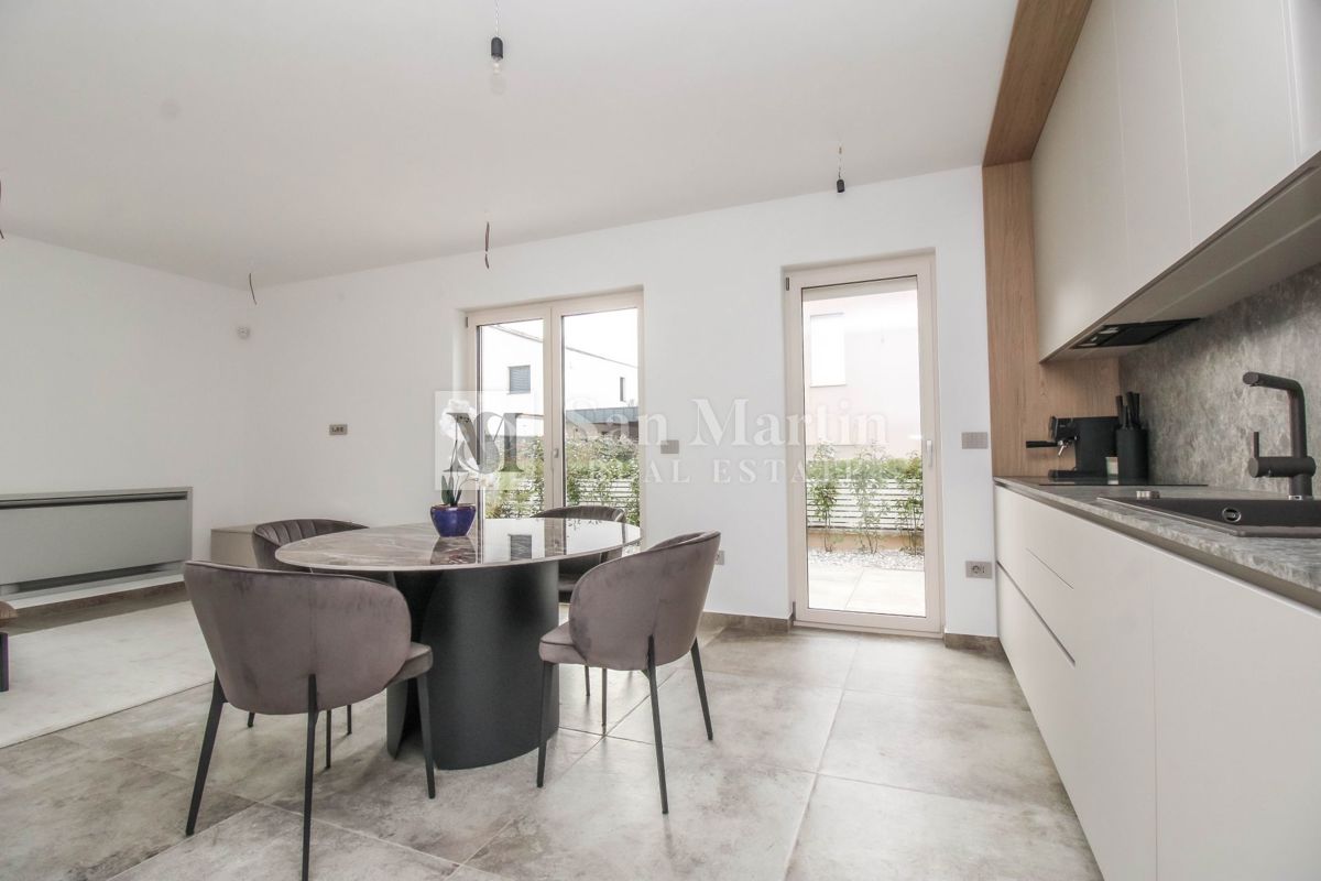 Poreč, okolica – Nova hiša, 450 m od morja!!!