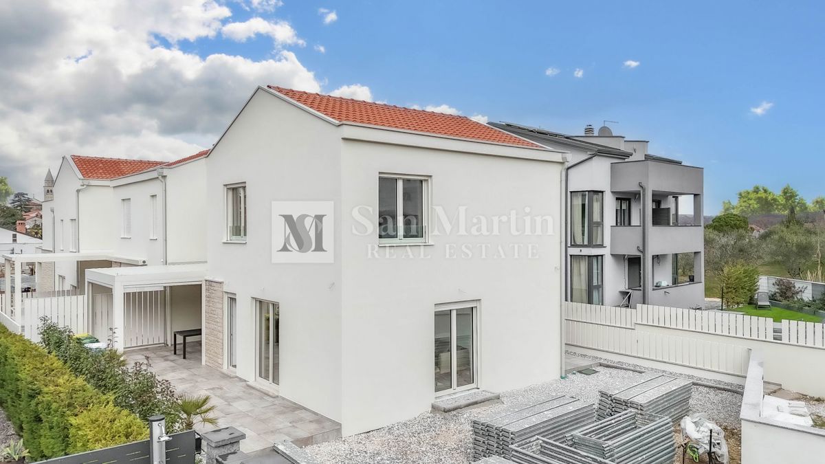 Poreč, okolica – Nova hiša, 450 m od morja!!!