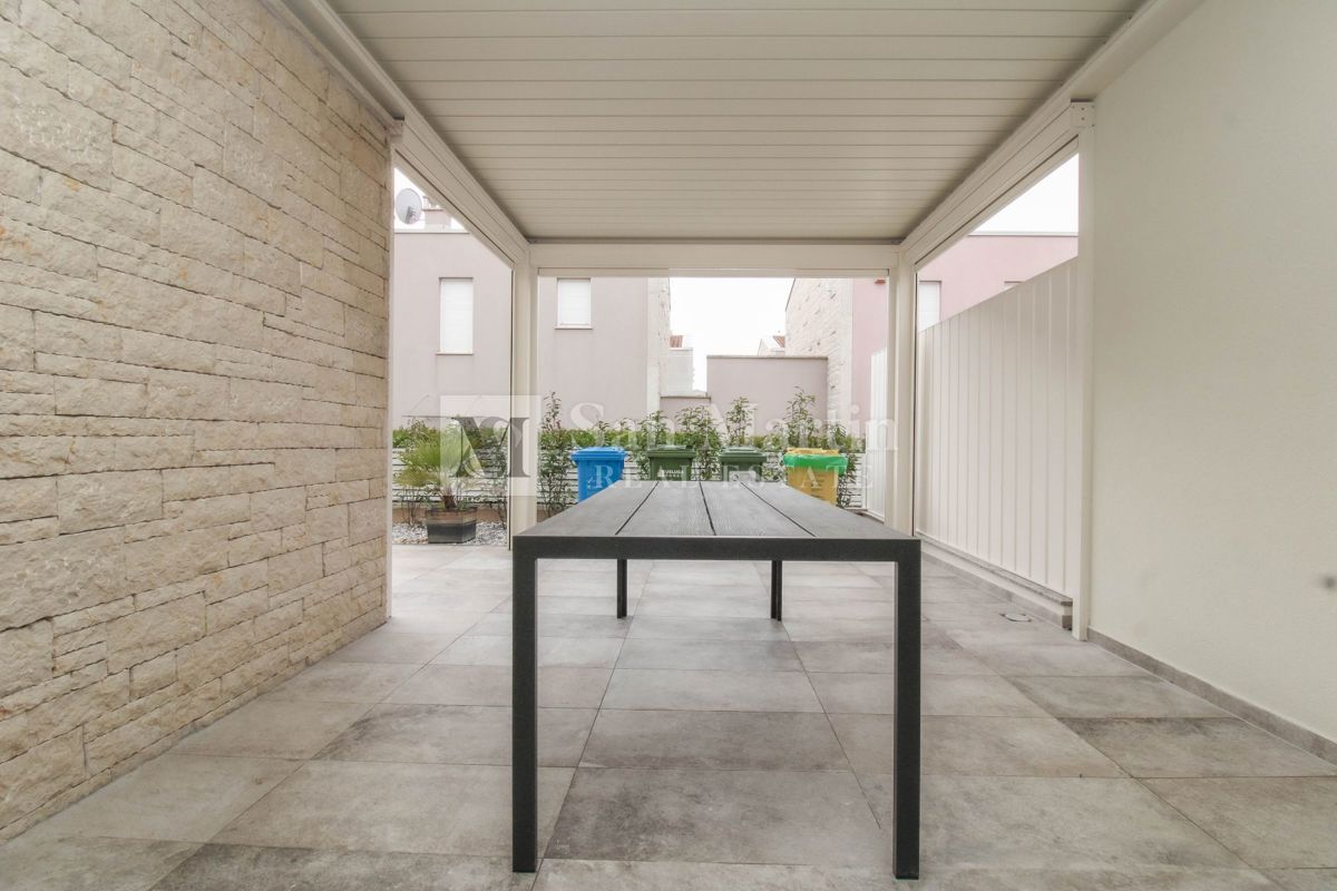 Poreč, okolica – Nova hiša, 450 m od morja!!!