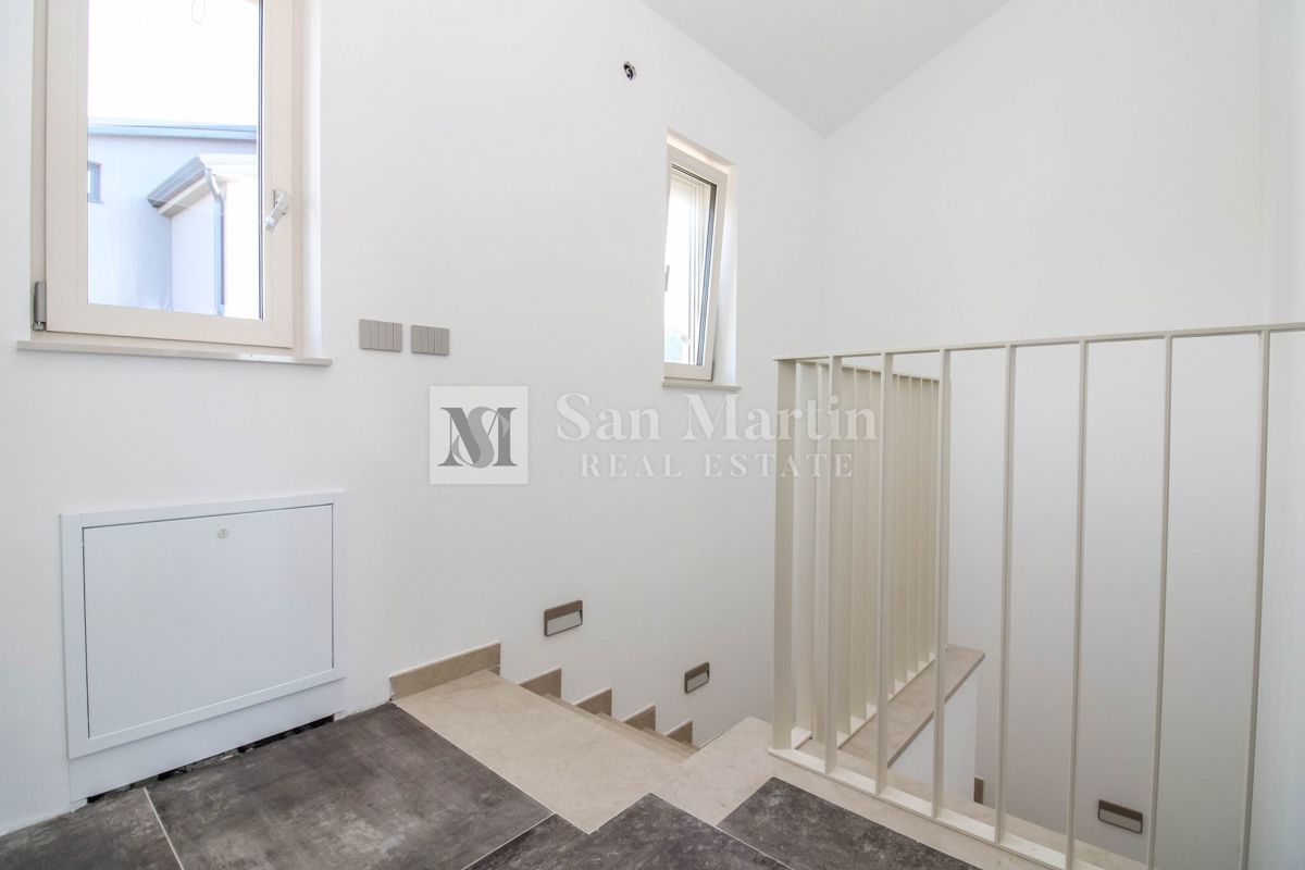 Poreč, okolica – Nova hiša, 450 m od morja!!!