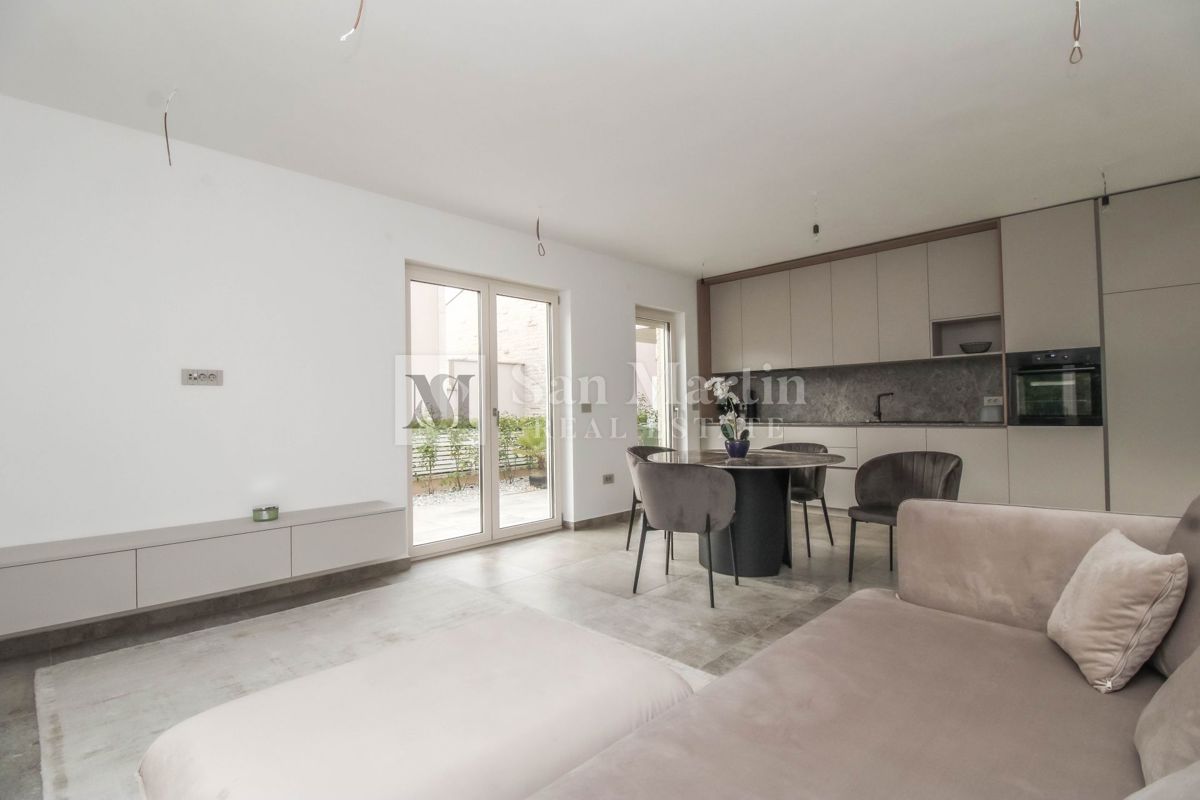 Poreč, okolica – Nova hiša, 450 m od morja!!!