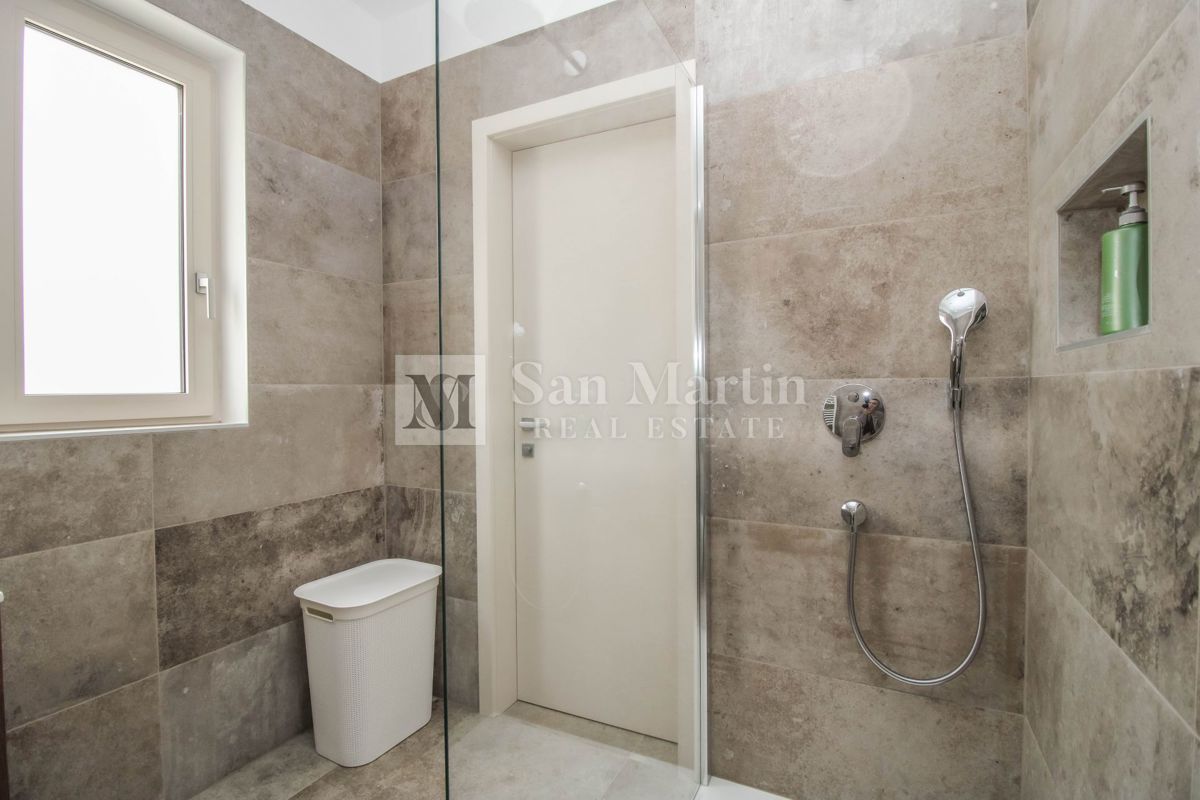 Poreč, okolica – Nova hiša, 450 m od morja!!!