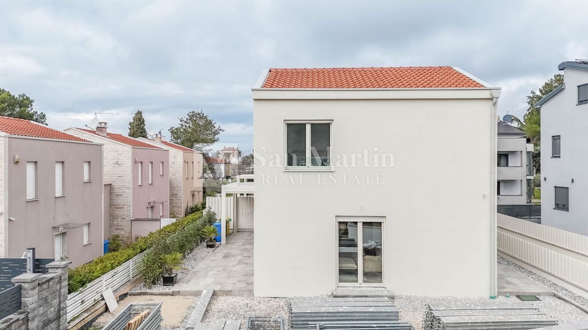 Poreč, okolica – Nova hiša, 450 m od morja!!!