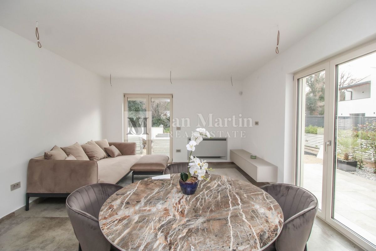 Poreč, okolica – Nova hiša, 450 m od morja!!!