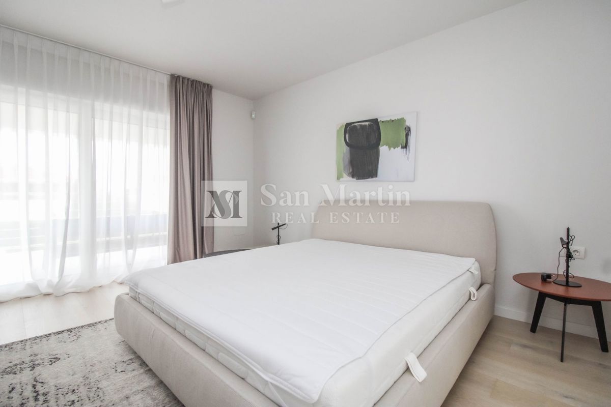 Poreč - moderna hiša z bazenom. BLIZU MORJA!