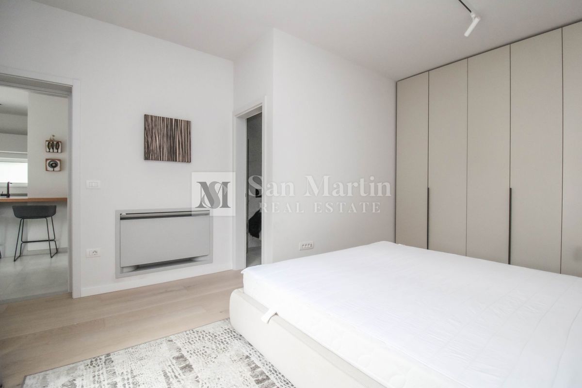 Poreč - moderna hiša z bazenom. BLIZU MORJA!