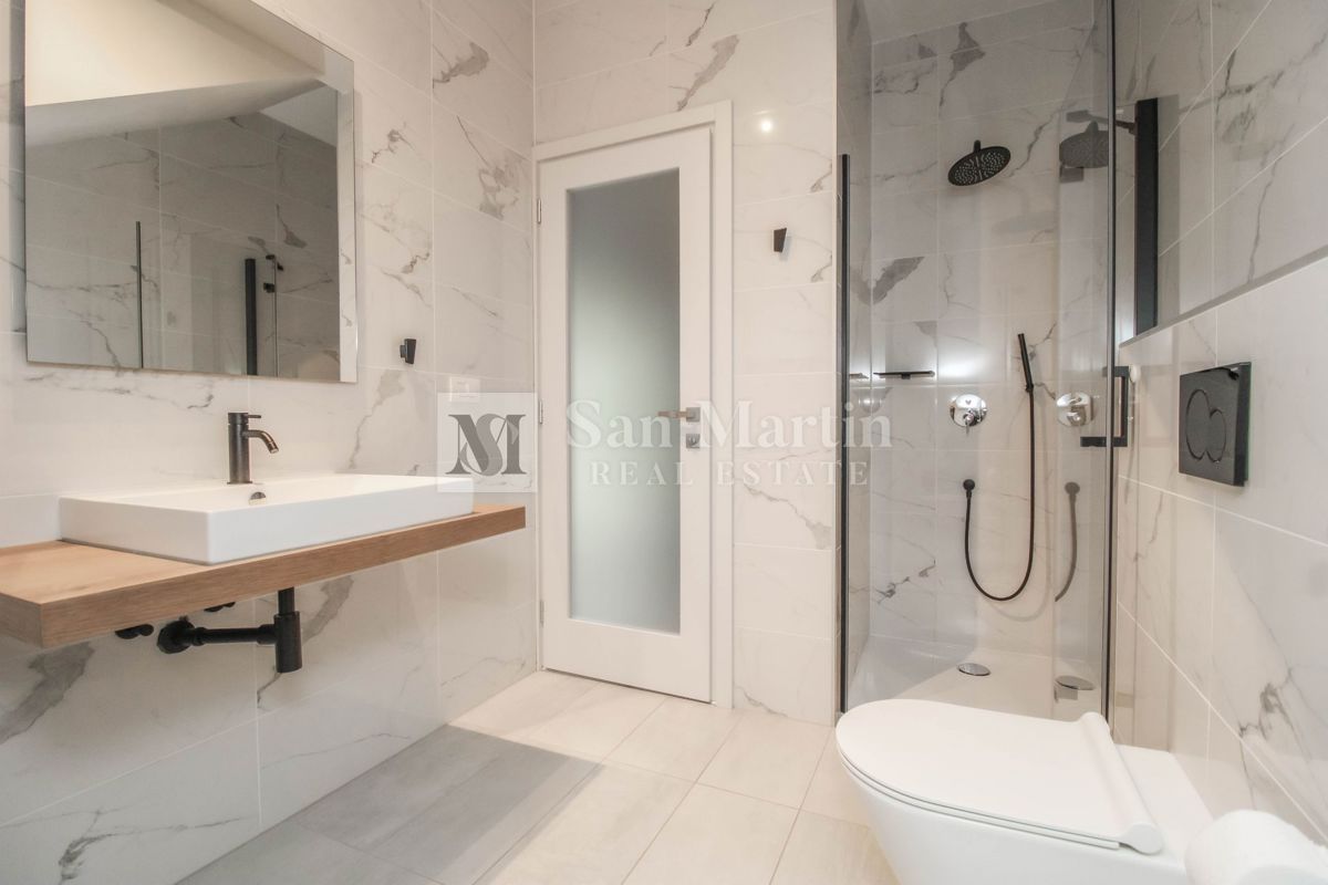 Poreč - moderna hiša z bazenom. BLIZU MORJA!