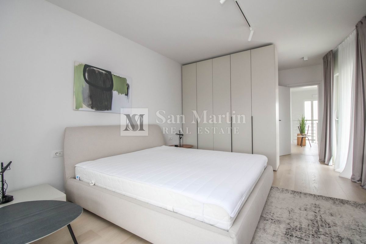 Poreč - moderna hiša z bazenom. BLIZU MORJA!