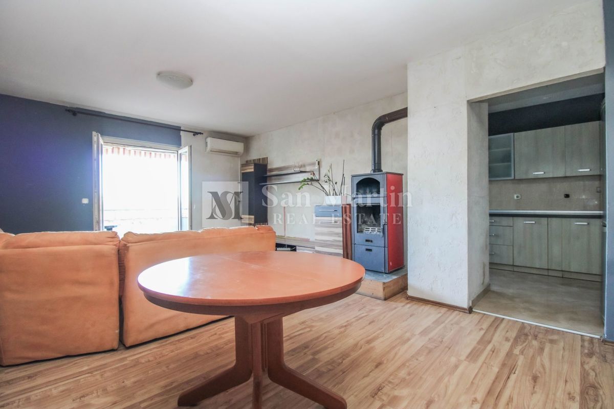 Poreč, center - prostorno stanovanje s pogledom na morje