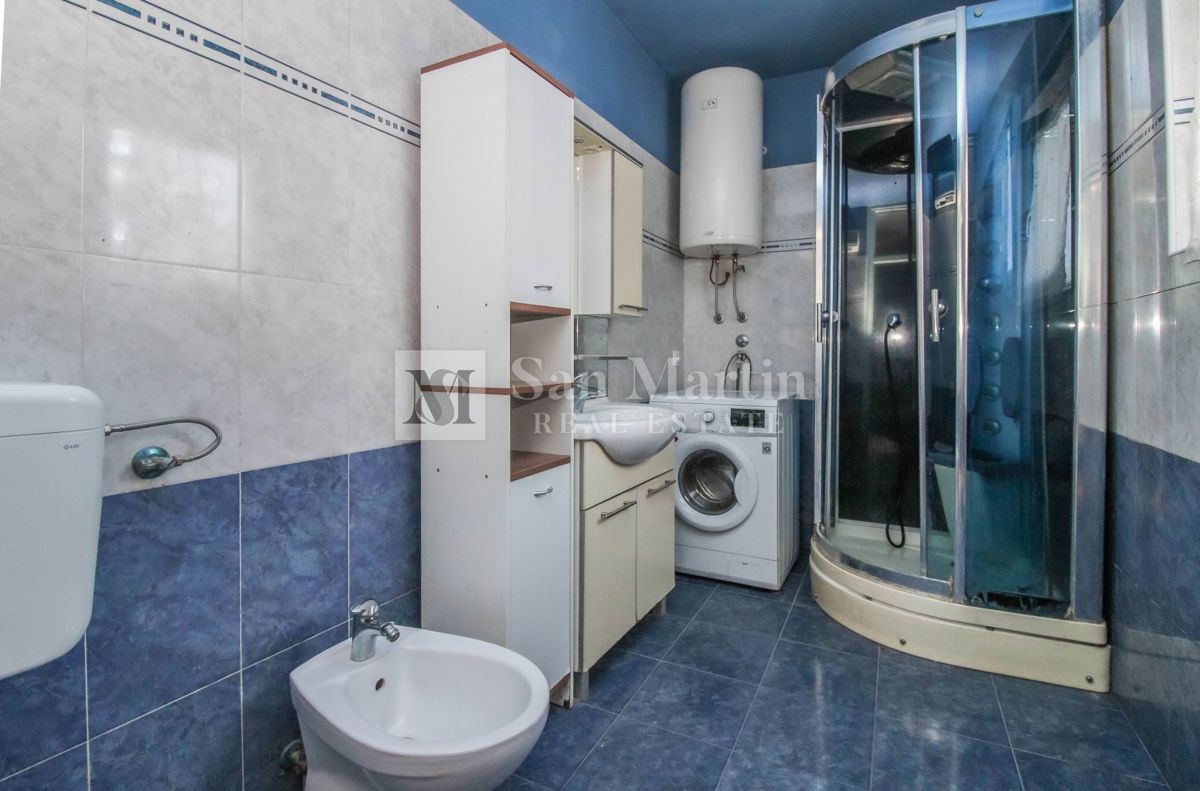 Poreč, center - prostorno stanovanje s pogledom na morje